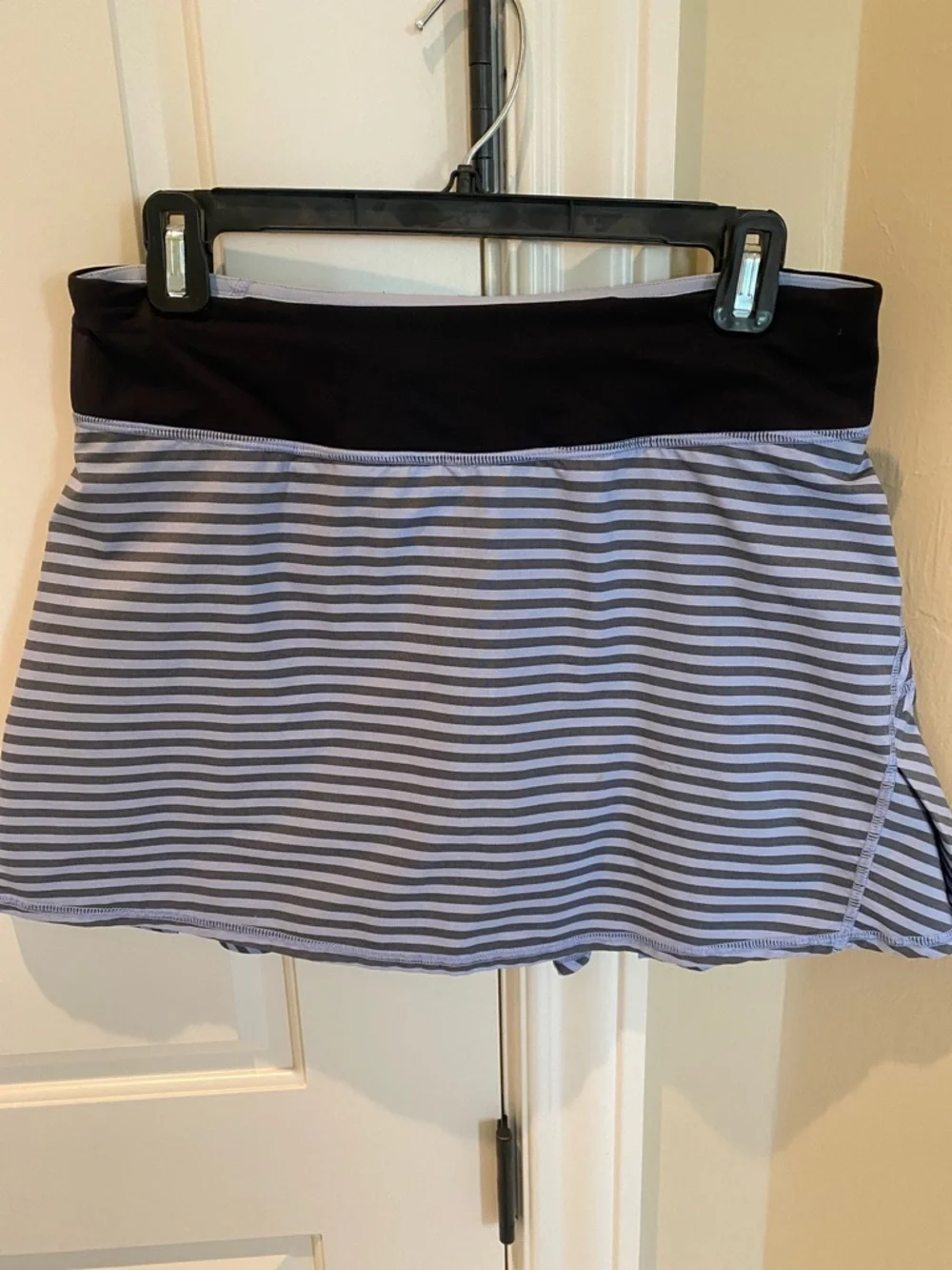 Rare Lululemon pacesetter skirt, blue and black striped - size 6 tall - Picture 1 of 4